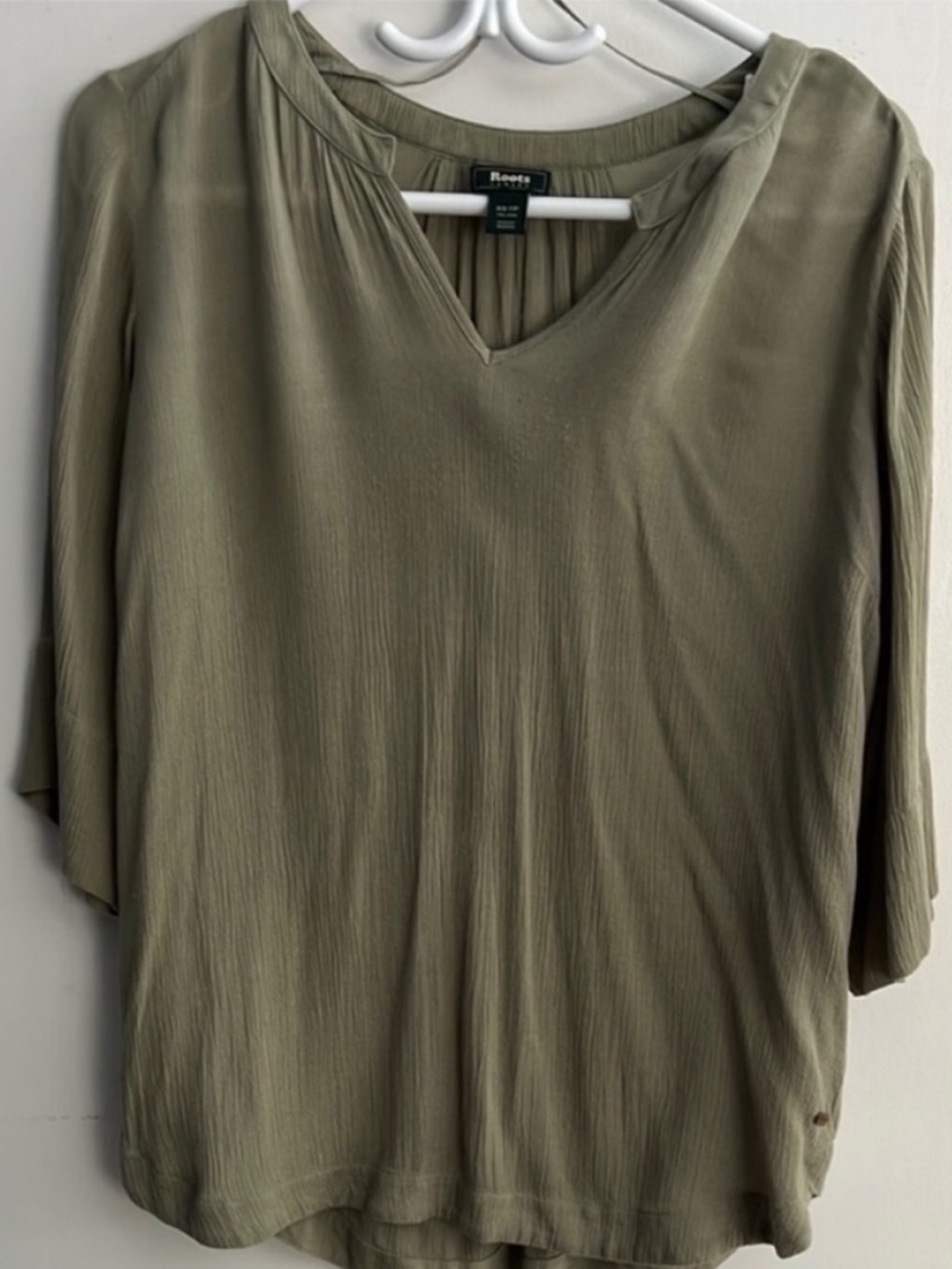 Roots • Women’s XS • Relaxed Fit • V-Neck 3/4 Sleeve Blouse • Sage Green - Picture 5 of 8